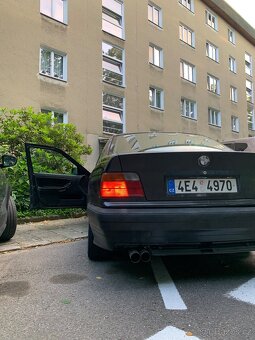 Bmw e36 318i sedan - 3