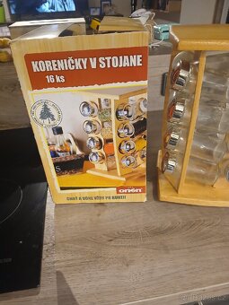 Otočný stojan na koření - 3