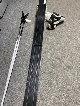 NOVÝ SET- BĚŽKY FISCHER 202 cm, HOLE LEKI , BOTY vel.40 - 3