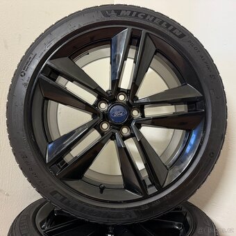 FORD MUSTANG 5x114,3 R19 ET45+ZIMNÍ 255/40R19 7mm - 3