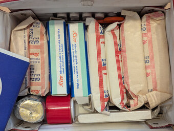 Retro cestovní autolékárnička SANITAS - plná - 3