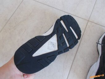 Botasky NIKE AIR HUARACHE - 3