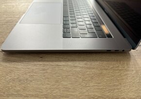 Apple MacBook Pro 15" 2018 Touchbar,vesmírně šedý - 3