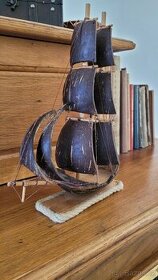 Plachetnice, ručně vyrobená z kokosů. 27 cm. Typ 2. - 3