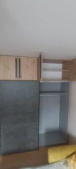 Velká posuvná skříň s nástavcem na míru - 3