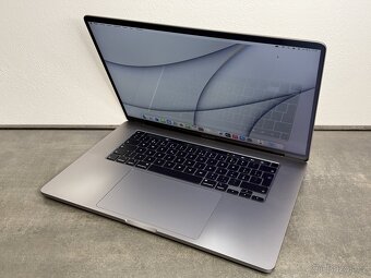 Macbook Pro 16" 2019 / I7 / 16GB / 512GB / Space gray - 3