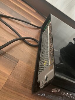 Xbox 360 e + ovladač + zdroj - 3