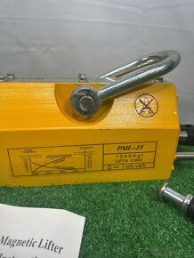 Magnetický zvedák tahová kapacita 3300 lbs/1500 kg - 3