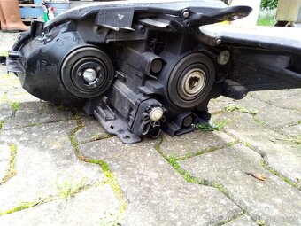 Přední světlomety Toyota Prius. - 3