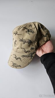 Khaki kšiltovka s dinosaury - značka: H&M - 3