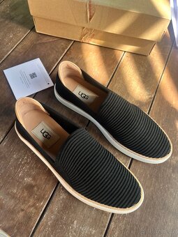UGG slip-on boty 37 ( sedí spíš 36,5 ) - 3
