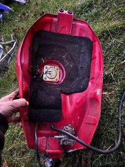 Nadrz sada zamku svody na Honda VTR 1000F Firestorm 96-00 - 3