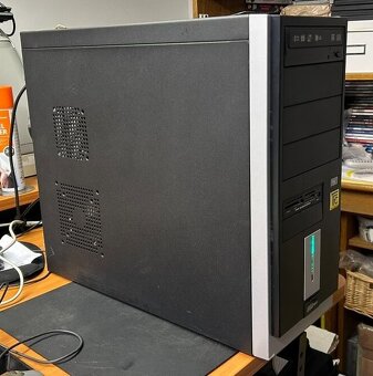Historické Pentium 4@3.0GHz HT, 2GB RAM, 2x rychlé HDD - 3
