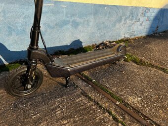 karbonova elektricka kolobezka - 3