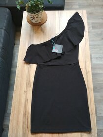 Nové šaty na jedno rameno (zn. Even&Odd) - 3