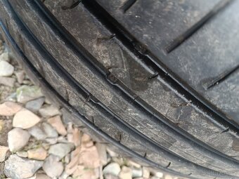 Dunlop respone 16 jeté jednu sezonu přes 6mm vzorek - 3