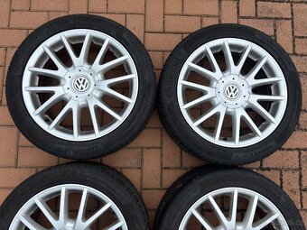 Alu orig letni sada Volkswagen 5x112 7J ET54 225/45 R17 - 3