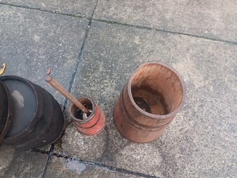 Staré drevene pivní sudy - 3