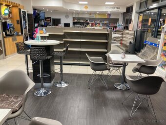 Regály + drobný nábytek z rekonstrukce čerpací stanice - 3