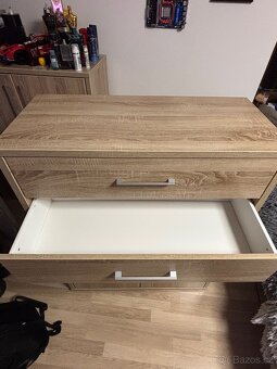 Prostorná komoda Dub Sonoma – 2 šuplíky + skříňka - 3