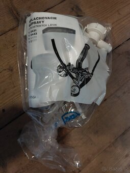 Závěsná WC nádržka - 3