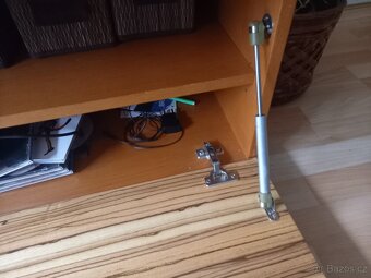 Skrinka pod TV - 3
