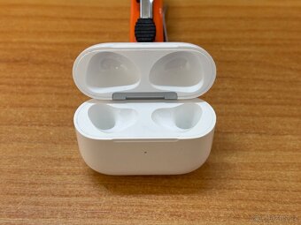 Apple AirPods 3 (2021) Magsafe nabíjecí pouzdro - 3
