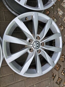ALU disky kola 5x112 VW R17 Golf ET49 5G0 Octavia - 3