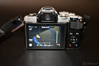 Olympus OM-D E-M10 III - 3