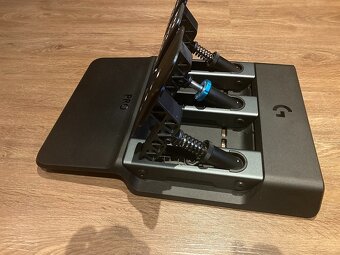 Logitech G pro volant + pedály pro PC a PS - 3