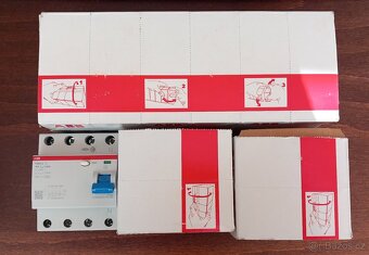Prodám 7ks ABB Chránič 40/4/0,03 A F204A - 3