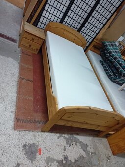 Prodám hezkou postel z masivu 100 x 200 cm. - 3