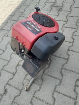 MOTOR DO ZAHRADNIHO TRAKTORU BRIGGS - 3