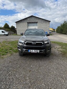 Hilux 2.8d invincible sport - 3