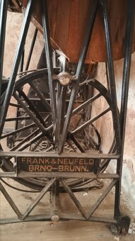 Starozitny sici stroj - 3