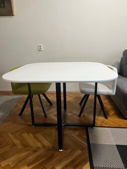 Designový jídelní set (stůl + 4 židle) - 3