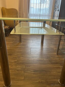 Velký skleněný stůl a skleněný stolek - 3