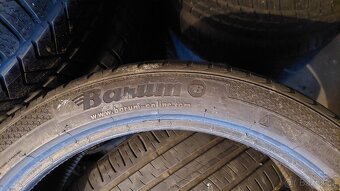 225/40R18 - 3