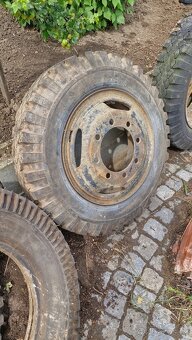 Pneu 7,50-20 a disky na kola - 3