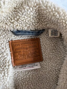 Krásná teplá bundička Levi’s s kožíškem - 3