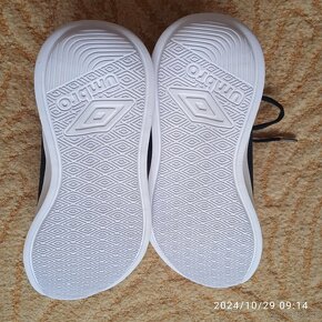 nové tenisky značky umbro - 3