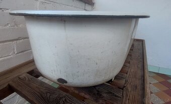 Starý lavor smaltovaný, vana - 3