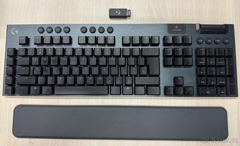 Herní klávesnice Logitech G915 + podložka pod zápěstí - 3