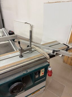 Formátovací pila s předřezem. - 3