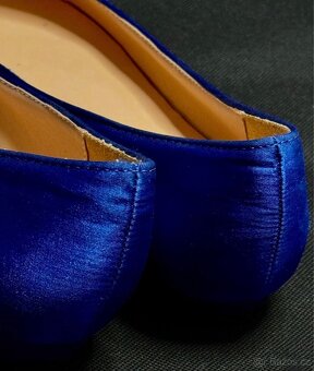 MANOLO BLAHNIK🧿 - 3