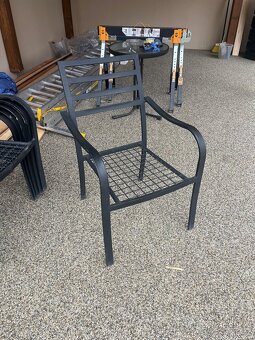 Prodám stůl +4 židle - 3