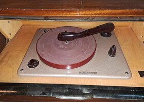 Starý gramofon z roku 1955 SUPRAPHON SL 17 - 3