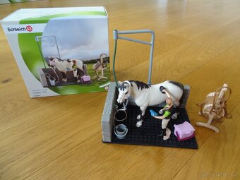 Schleich 42104 Mycí kout pro koně - 3
