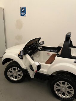 Dětské elektrické autíčko Ford Ranger Wildtrak 4x4 LCD - 3