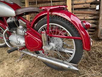 Jawa pérák 250 - 3